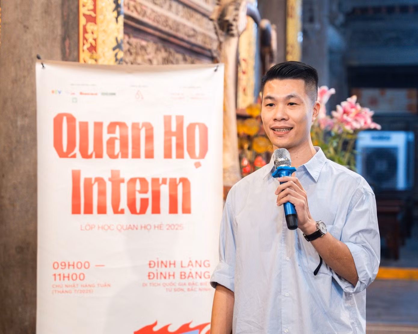Anh Tuấn chia sẻ trước lớp học, mang văn hóa vào đời sống qua trải nghiệm thực tế.