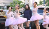 Olivia Rodrigo cùng dàn vũ công biến đường phố New York thành sân khấu cảm xúc
