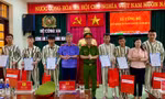 Các phạm nhân được trao quyết định đặc xá