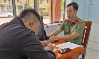 L. tại cơ quan công an.