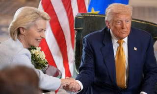 Giá vàng lao dốc vì thỏa thuận giữa ông Trump và châu Âu 