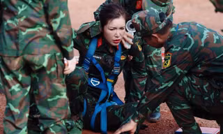 Minh Tú đứt dây chằng gối
