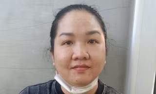 Cầm tại cơ quan công an.
