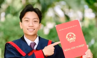 Nam sinh đạt điểm 10 tiếng Anh tốt nghiệp THPT: 'Không có con đường tắt'