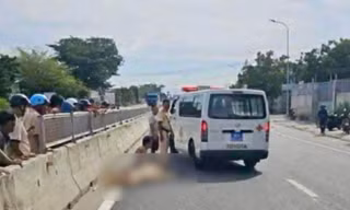 CSGT bị tông văng ra đường gãy chân khi ra hiệu lệnh dừng xe