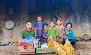 Chiến sĩ công an ở Điện Biên chăm nuôi hơn 20 em nhỏ