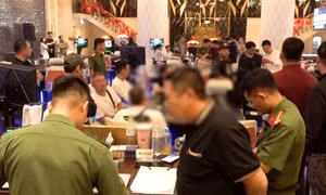 13 người nước ngoài đánh bạc trái phép tại tầng hầm khách sạn 5 sao ở Nha Trang