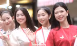 Á hậu Châu Anh và các người đẹp sẵn sàng cho lễ diễu hành sáng 2/9 