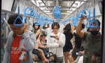 Chen chân đi metro TPHCM