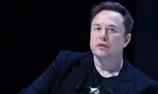 Tỷ phú Elon Musk 'rơi' cột mốc lịch sử