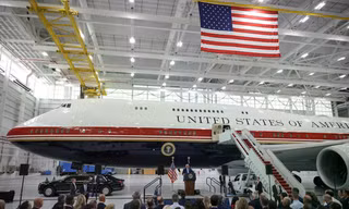 Chuyên cơ 'Nhà Trắng biết bay' xa hoa chưa từng có của Tổng thống Trump