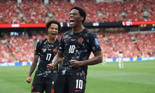 Canada hủy diệt Qatar 6-0