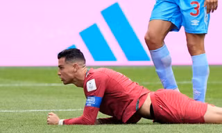 Ronaldo bị phàn nàn vì chơi trọn 90 phút, HLV Bồ Đào Nha nói gì?