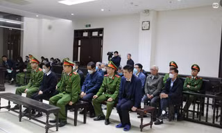 Phúc thẩm vụ Phúc Sơn: Cựu Chủ tịch UBND tỉnh Vĩnh Phúc Phùng Quang Hùng vắng mặt do bị đột quỵ