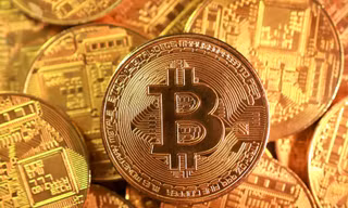Bitcoin lao dốc kỷ lục, thị trường tiền số đứng trước 'ranh giới nguy hiểm'