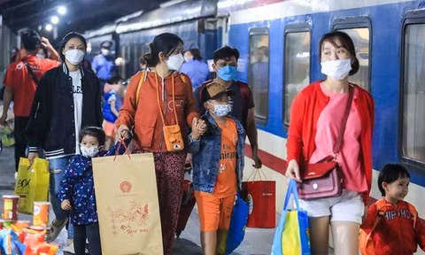Nhiều chuyến bay, tàu xe đưa công nhân về quê ăn Tết