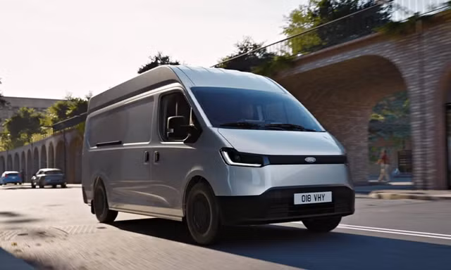 Xe van điện Ford Transit bổ sung phiên bản giá rẻ