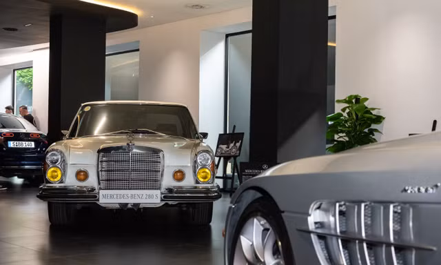 Ngắm dàn xe Mercedes cổ hội tụ tại Hà Nội 