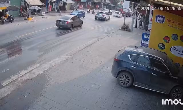Clip: Xe tải đâm dồn toa 4 ô tô con