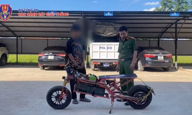 Xử lý học sinh tự độ xe máy điện đi được hơn 100km/h