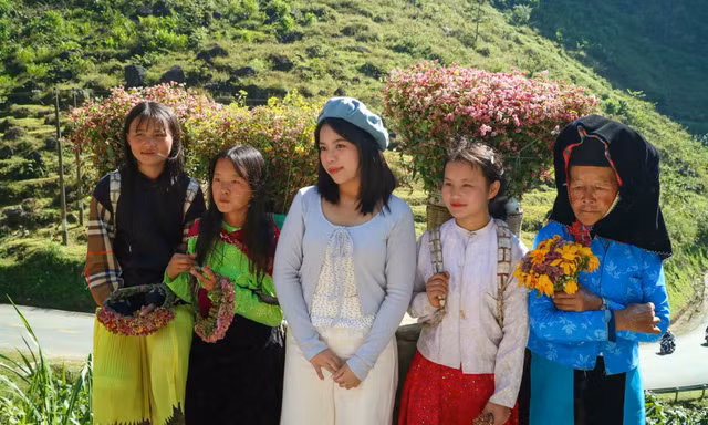 Gen Z rủ nhau lên núi săn mây, ngắm hoa tam giác mạch