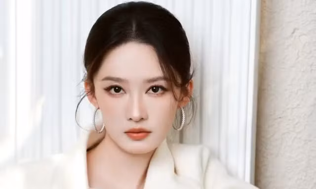 Lý Thấm tựa 'nàng thơ trong mộng'