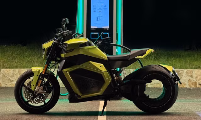 Mẫu xe máy điện đi được 300 km sau 10 phút sạc
