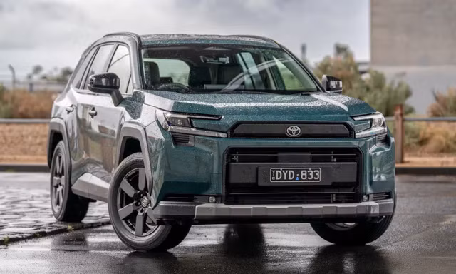 SUV bán chạy nhất của Toyota sắp có đối thủ mới