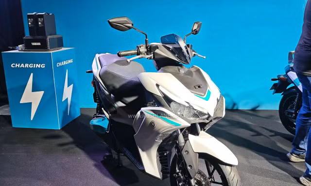 Cận cảnh Yamaha NVX phiên bản chạy điện