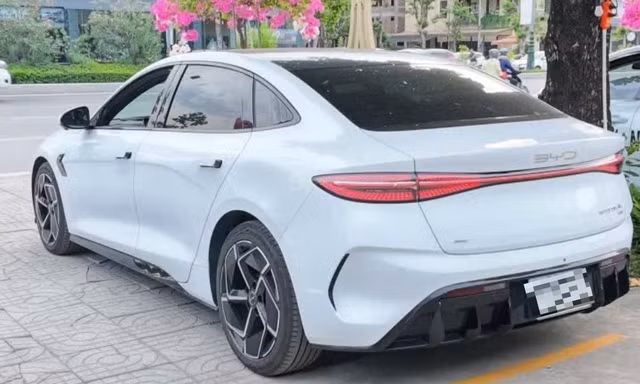 Đại lý thanh lý mẫu lái thử, giảm cả trăm triệu đồng