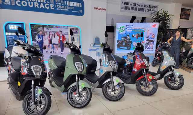 Khách Việt tăng mua xe máy điện
