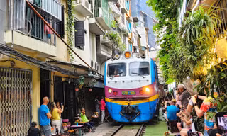 Giảm chạy tàu qua phố cà phê đường tàu Hà Nội