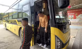Vụ tai nạn 7 người tử vong: Vì sao xe khách giường nằm chỉ có 1 cửa? 