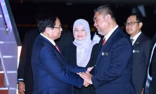 Thủ tướng tới Kuala Lumpur, bắt đầu chuyến công tác dự Hội nghị cấp cao ASEAN