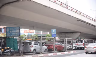 Di dời điểm trông giữ xe khỏi khu vực bảo vệ cầu, đường trước 30/10