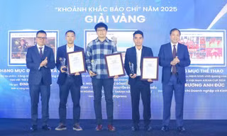 Lễ trao giải ảnh 'Khoảnh khắc Báo chí' 2025: Tôn vinh các tác giả xuất sắc, đi cùng đất nước và đồng hành với nhân dân