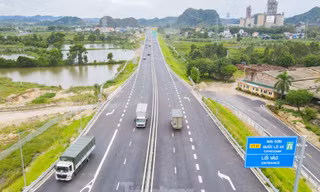 Thu phí 5 tuyến cao tốc từ đêm nay, lái xe cần lưu ý gì?