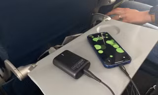 Cấm dùng pin sạc dự phòng trên máy bay Vietnam Airlines
