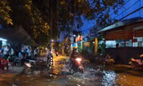 Dự án 10.000 tỉ hết tiền, người Sài Gòn khốn khổ với ngập lụt dù triều cường không cao