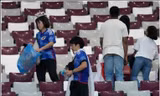 Vì sao người hâm mộ bóng đá Nhật Bản dọn dẹp sân vận động sau các trận đấu World Cup?