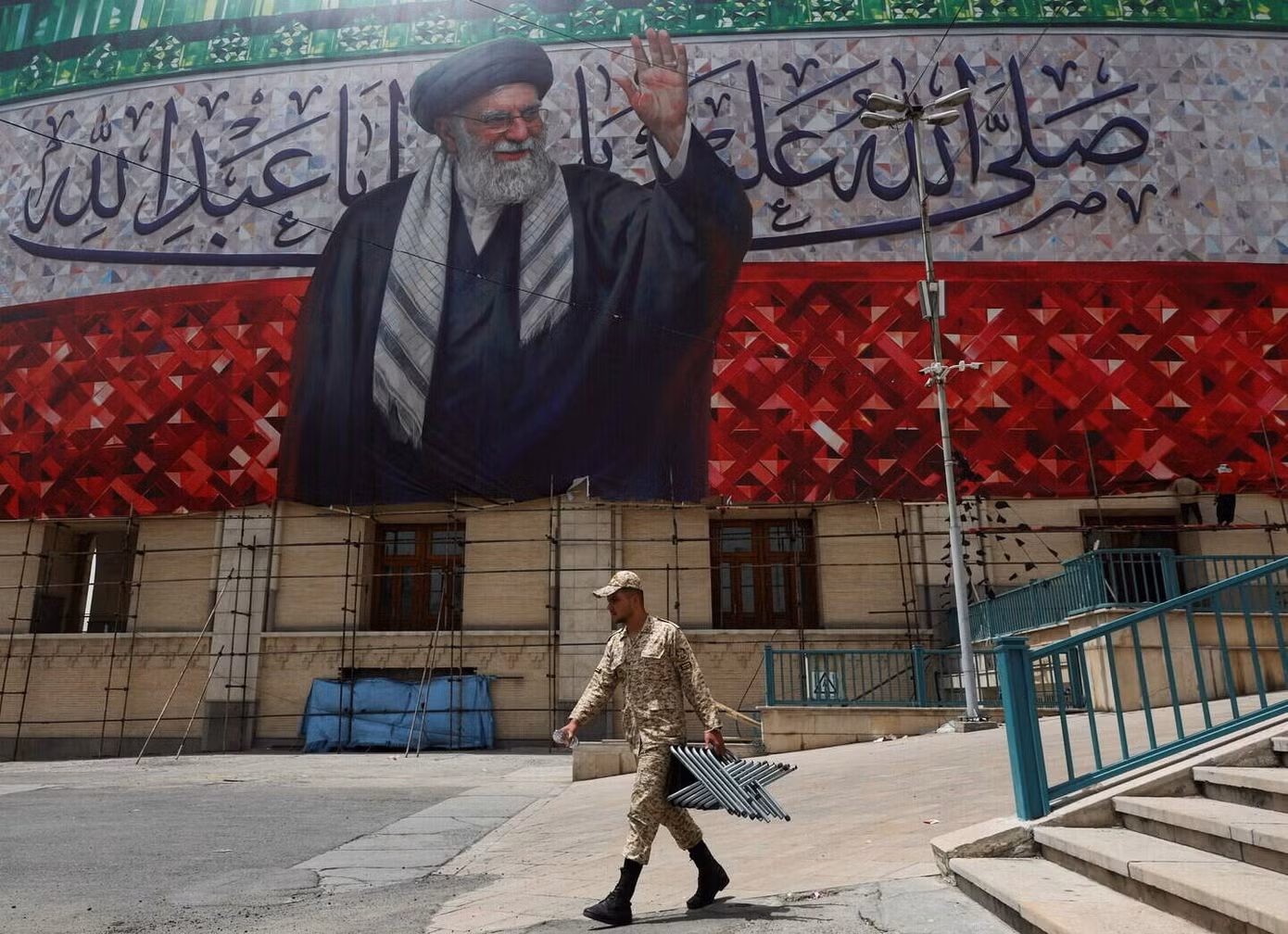 co-lanh-tu-toi-cao-iran.jpg