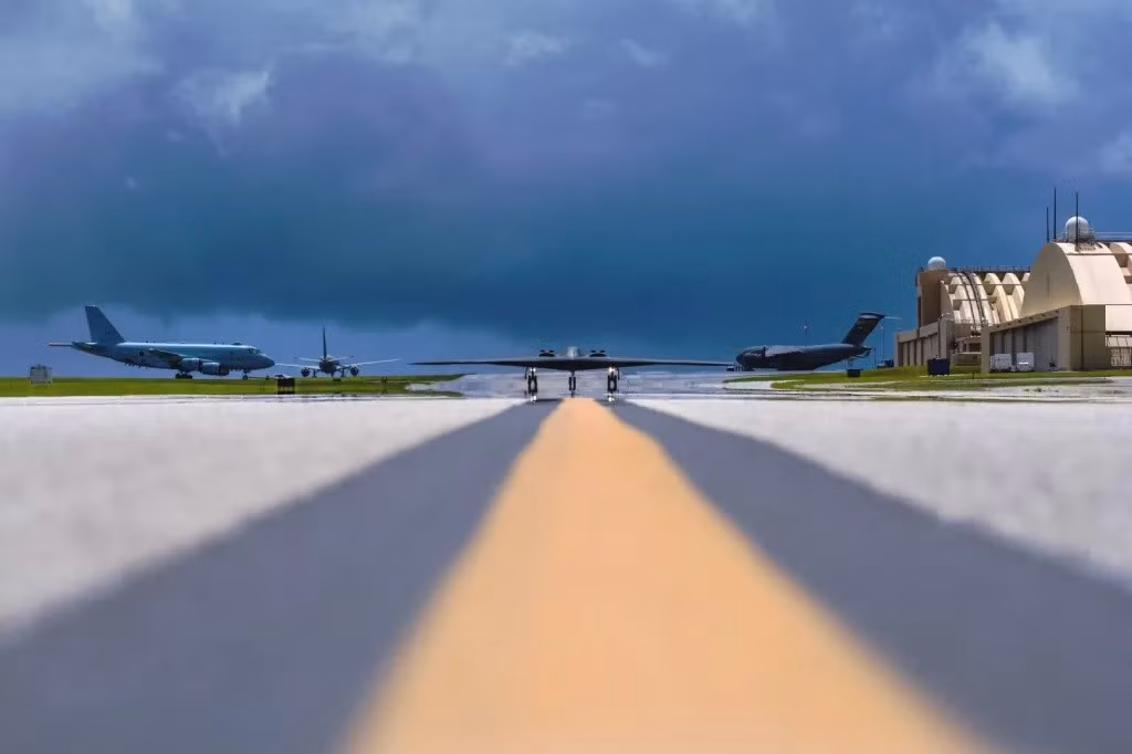 may-bay-b2-tai-guyam.jpg