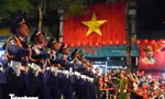 Hà Nội thắm tình quân dân trong đêm hợp luyện diễu binh