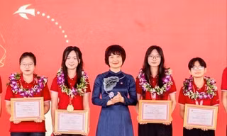 Lựa chọn của hai thủ khoa tổ hợp A00 toàn quốc 