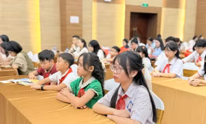 Các đại biểu thiếu nhi tiêu biểu tham gia “Hành trình đỏ nghiên cứu, học tập năm 2026 tại Trung Quốc”ẢNH: LƯU TRINH