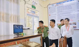 Đoàn công tác của Bộ GD&ĐT kiểm tra các điểm tổ chức thi tốt nghiệp THPT năm 2026. Ảnh: MOET