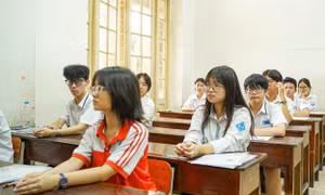 Học sinh lớp 9 tại Hà Nội tham dự kì thi tuyển sinh lớp 10 THPT công lập năm 2025. Ảnh: ĐỨC NGUYỄN