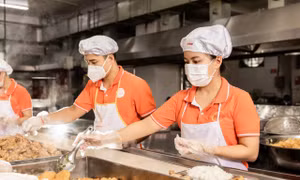 Trăn trở bữa ăn bán trú không chỉ đủ dinh dưỡng 