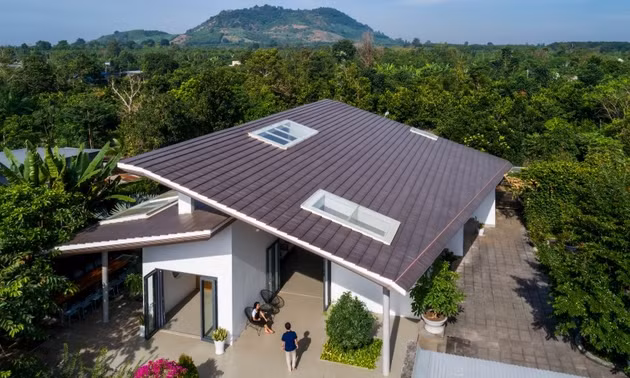 Ngôi nhà vùng quê dành không gian lớn để ba thế hệ sum họp