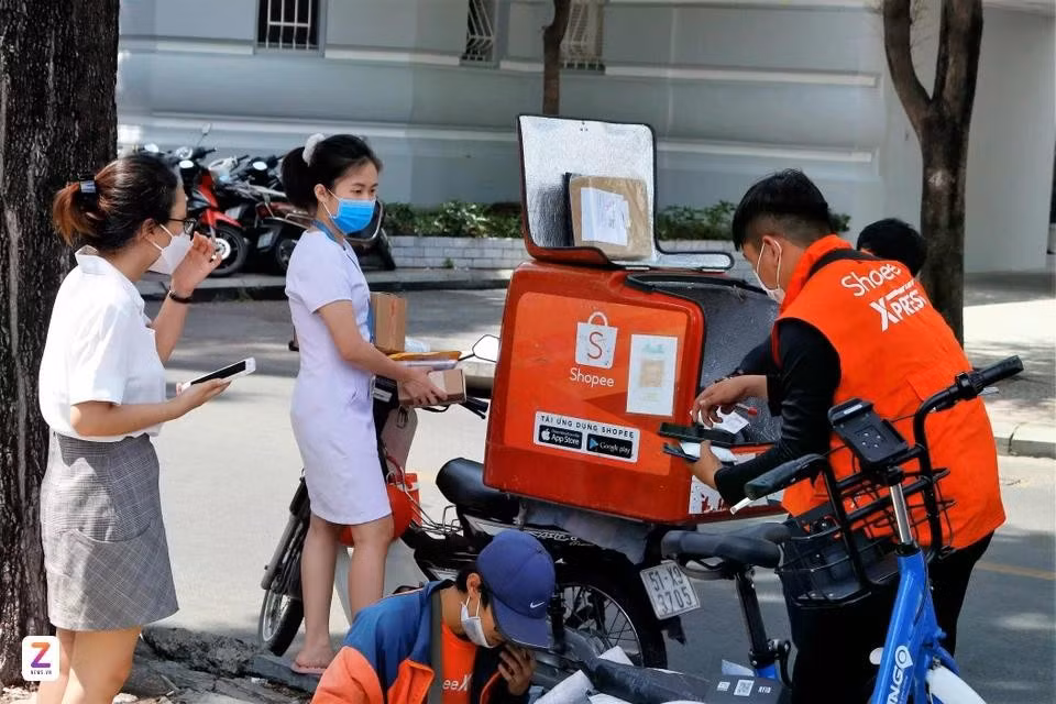Nhóm Shop Mall đóng góp 1/3 doanh số trên các sàn TMĐT. Ảnh: Phương Thảo.